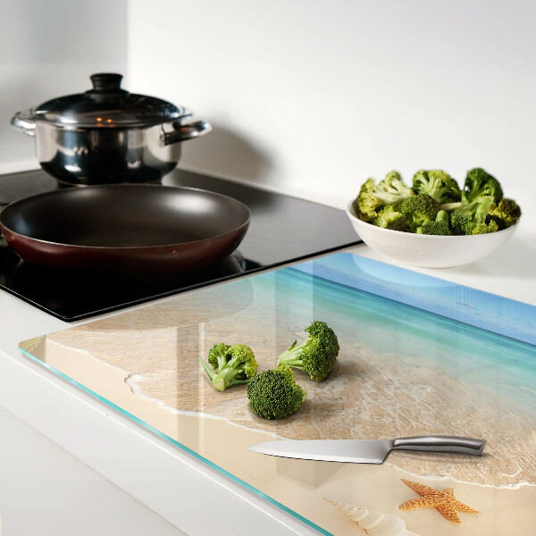 Schneidebrett Strand mit Muscheln und Wellen