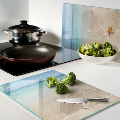 Schneidebrett Strand mit Muscheln und Wellen