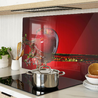 Glas schneidebrett Roter Apfel mit Wasser