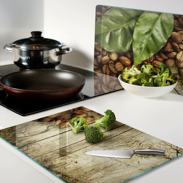 Schneidebrett glas Kaffee und Blätter