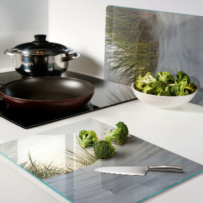 Schneidebrett mit Motiv grünes Gras vor dem Himmel