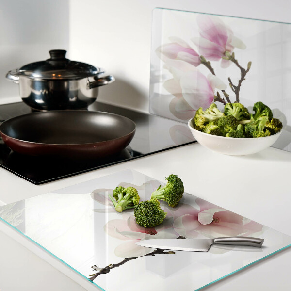 Glas-Schneidebrett mit Motiv von Magnolienblüten an einem Zweig