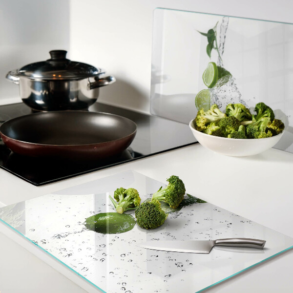 Schneidebrett glas Zitronen in Wasser