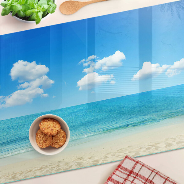 Schneidebrett Strand mit blauem Himmel