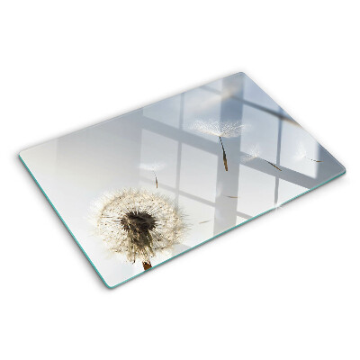 Schneidebrett Löwenzahn im Hintergrund des Fensters