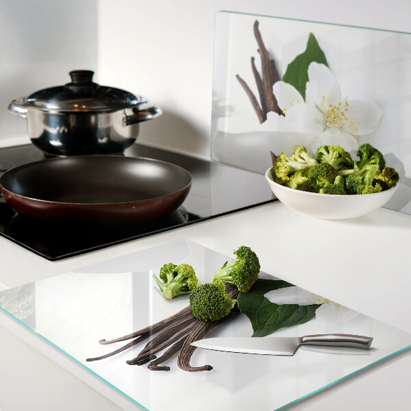 Schneidebrett mit Motiv aus Vanilleblüten und -schoten