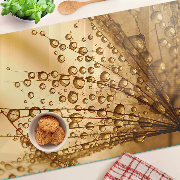 Schneidebrett Wassertropfen auf einer Pflanze