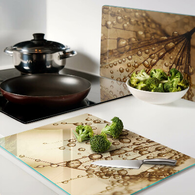 Schneidebrett Wassertropfen auf einer Pflanze