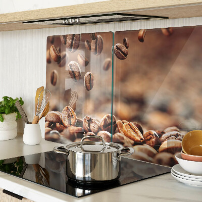 Schneidebrett Kaffeebohnen in Bewegung