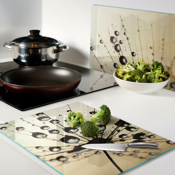 Schneidebrett mit Motiv von Wassertropfen auf einem Spinnennetz