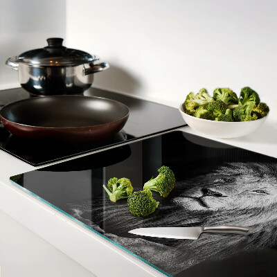 Schneidebrett mit schwarz-weißem Löwenmotiv