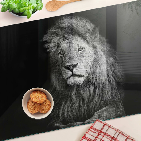 Schneidebrett mit schwarz-weißem Löwenmotiv
