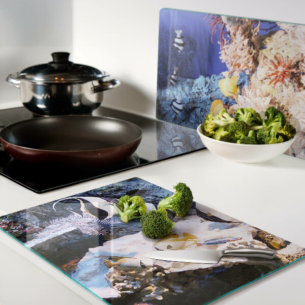 Schneidebrett mit Motiv einer Unterwasserwelt und Fischen