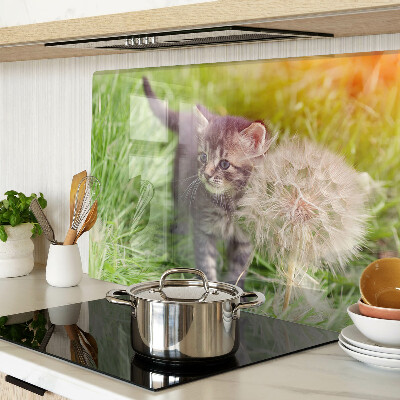 Glas-Schneidebrett mit Motiv einer Katze auf dem Rasen