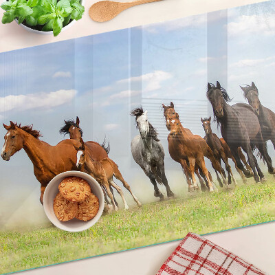 Schneidebrett mit Motiv galoppierender Pferde auf der Wiese
