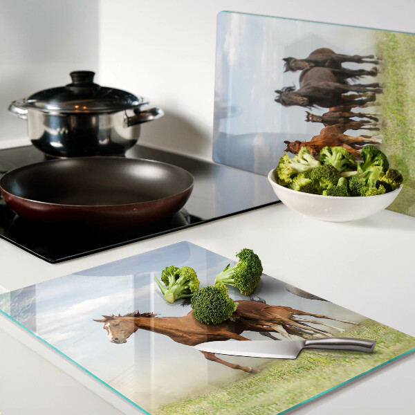 Schneidebrett Galoppierende Pferde auf der Wiese