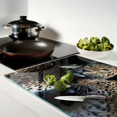 Schneidebrett Glas mit einem Geparden vor dunklem Hintergrund