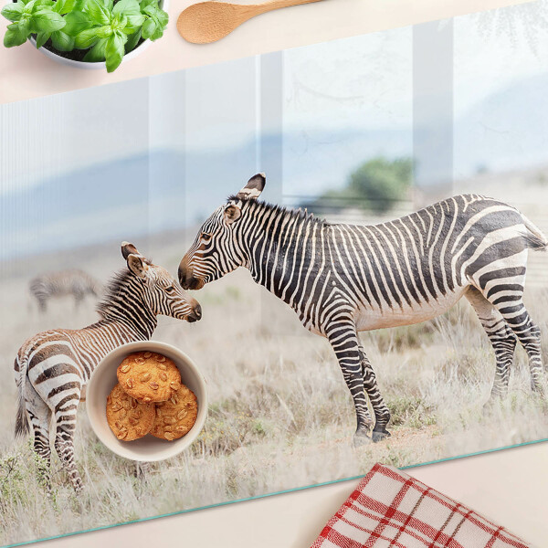 Schneidebrett Zebras auf der Wiese