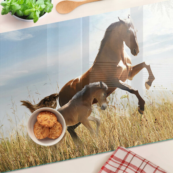 Schneidebrett Glas mit einem Motiv von Pferden auf einer sonnigen Wiese