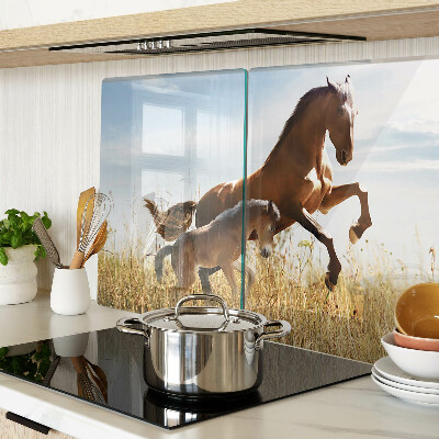 Schneidebrett glas Pferde auf einer sonnigen Wiese