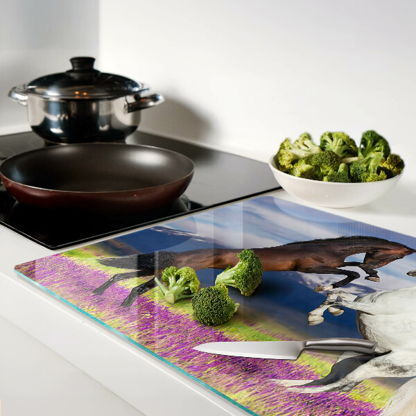 Schneidebrett Glas mit Motiv von Pferden vor einer Berg- und Blumenkulisse