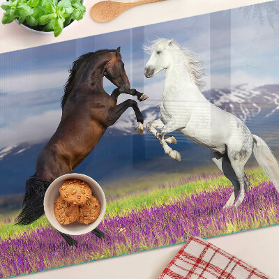 Schneidebrett glas Pferde vor der Kulisse von Bergen und Blumen