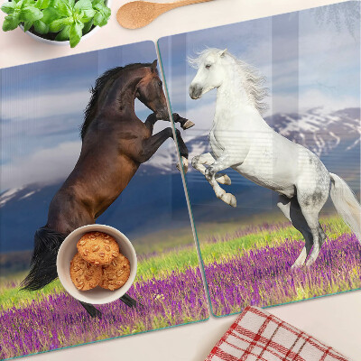 Schneidebrett glas Pferde vor der Kulisse von Bergen und Blumen