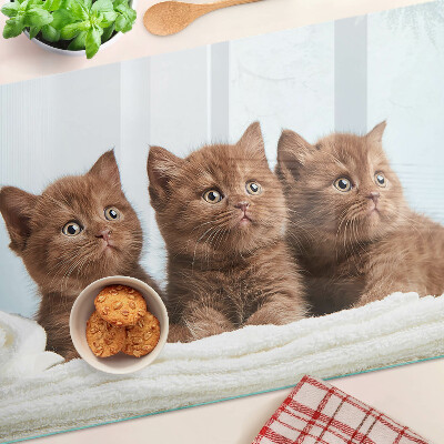 Schneidebrett mit Motiv von drei braunen Katzen