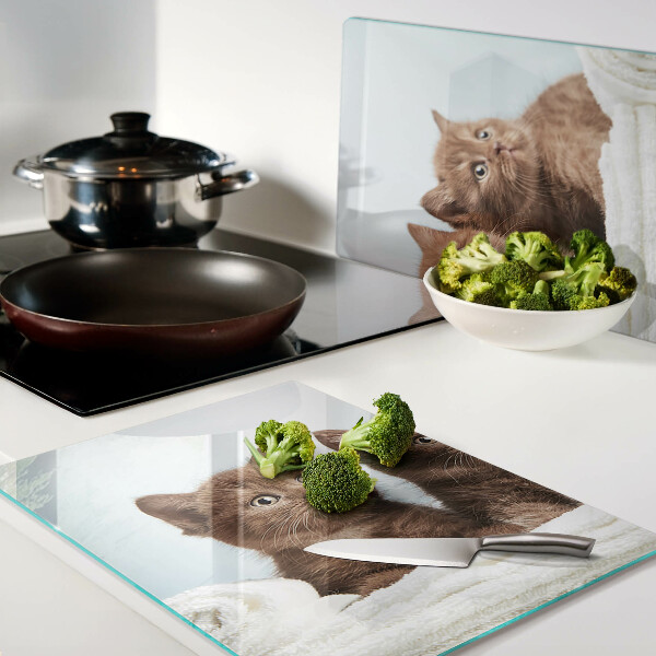 Schneidebrett mit Motiv von drei braunen Katzen