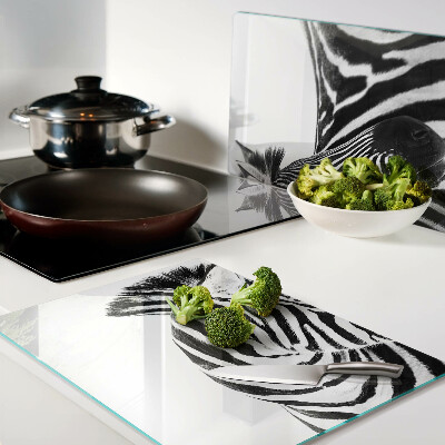 Schneidebrett mit zebralem Muster in Schwarz und Weiß