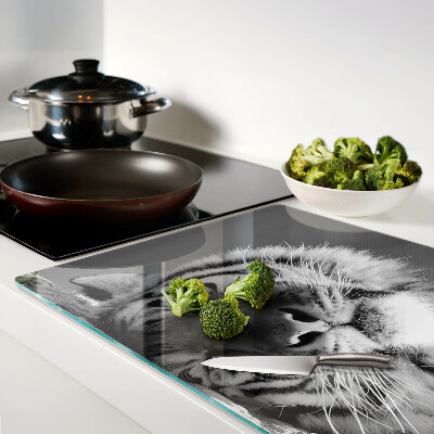 Schneidebrett mit Tiger-Motiv in Schwarzweiß