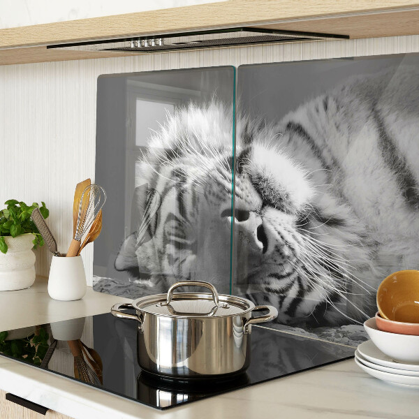 Schneidebrett mit Tiger-Motiv in Schwarzweiß