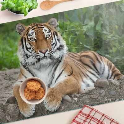 Glas-Schneidebrett mit Motiv eines Tigers in seinem natürlichen Lebensraum