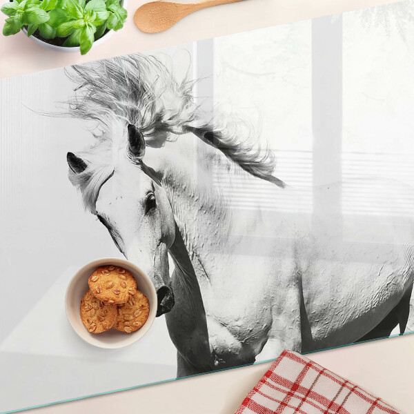 Schneidebrett mit schwarz-weißem Pferdemotiv