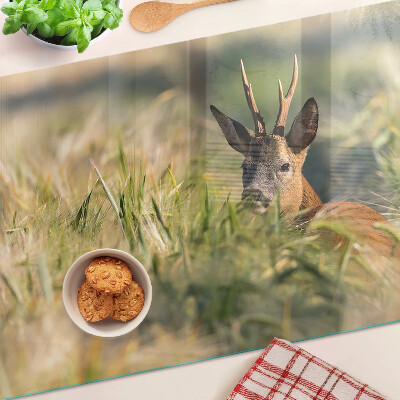 Schneidebrett mit Motiv eines Kitzes auf einer Wiese