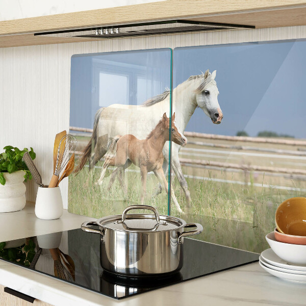 Schneidebrett glas Ein Pferd mit einem Fohlen auf einer Wiese