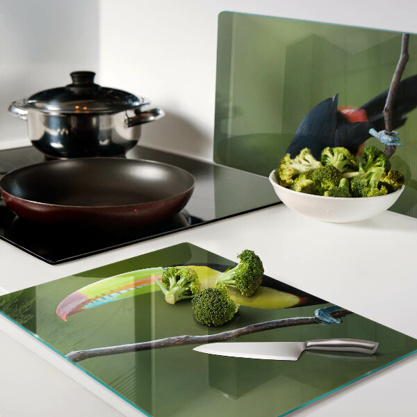 Schneidebrett mit Motiv eines Tukans auf einem Ast