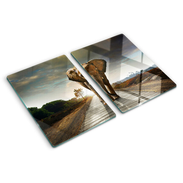 Schneidebrett Glas mit Motiv eines Elefanten auf der Straße bei Sonnenuntergang