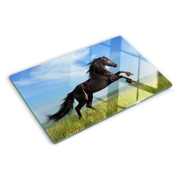 Glas-Schneidebrett mit Motiv eines schwarzen Pferdes auf der Wiese