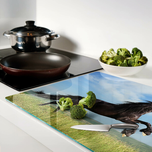 Glas schneidebrett Schwarzes Pferd auf der Wiese