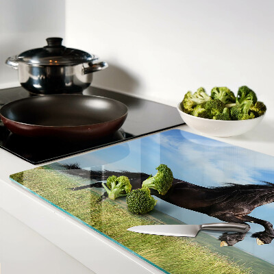 Glas schneidebrett Schwarzes Pferd auf der Wiese