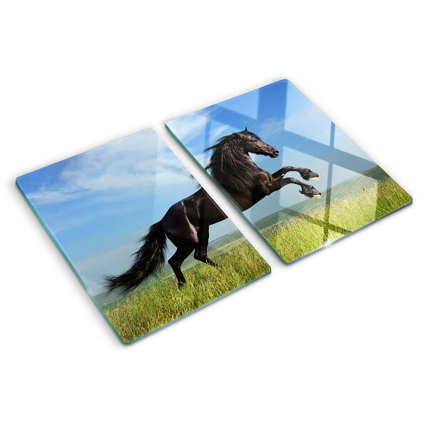 Glas-Schneidebrett mit Motiv eines schwarzen Pferdes auf der Wiese