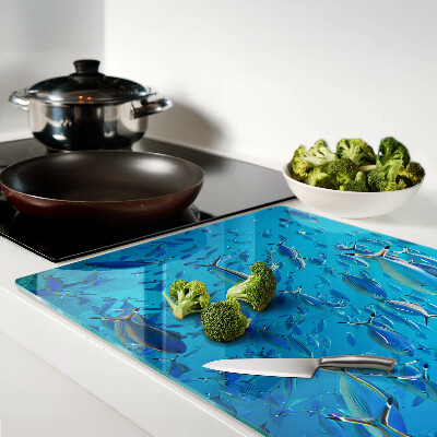 Schneidebrett mit Motiv eines Fischschwarms in klarem Wasser