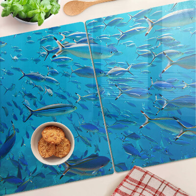 Schneidebrett Ein Fischschwarm in klarem Wasser