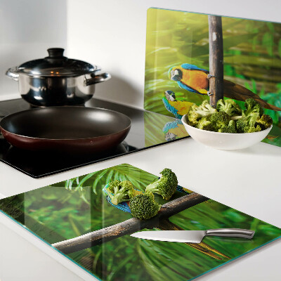 Schneidebrett Papageien auf einem Ast in den Tropen