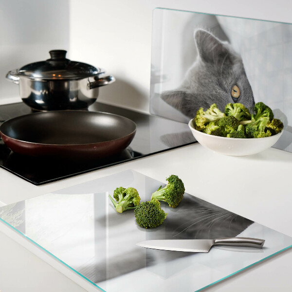 Schneidebrett Eine Katze mit gelben Augen