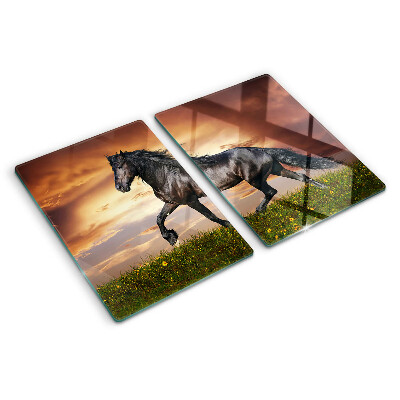 Schneidebrett mit einem Motiv eines Pferdes vor dem Hintergrund einer untergehenden Sonne