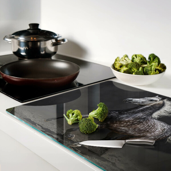 Glas-Schneidebrett mit dem Motiv eines gefleckten Pferdes in Bewegung