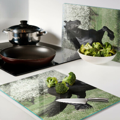 Schneidebrett Glas mit schwarzem Pferd auf der Wiese