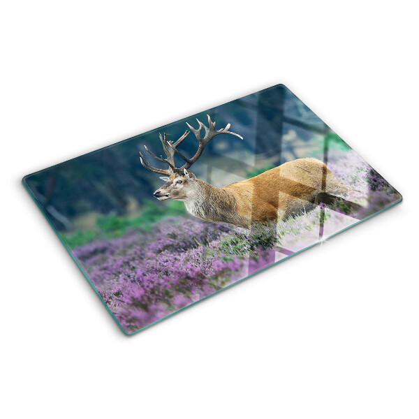 Glas Schneidebrett mit Hirschen in einer Lavendellandschaft